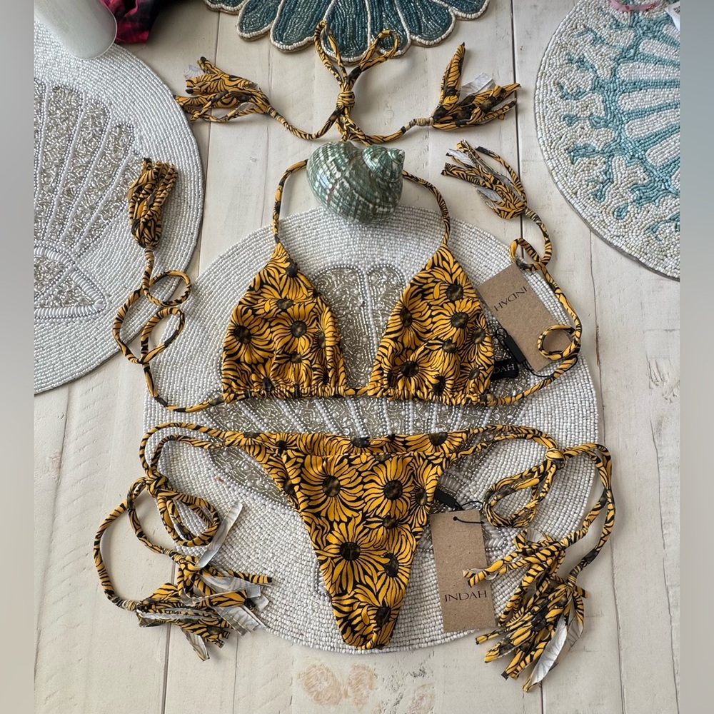 Indah RARE Sinar sunflower 🌻 bikini - Picture 4 of 8